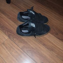 Black XL Puma Suedes 