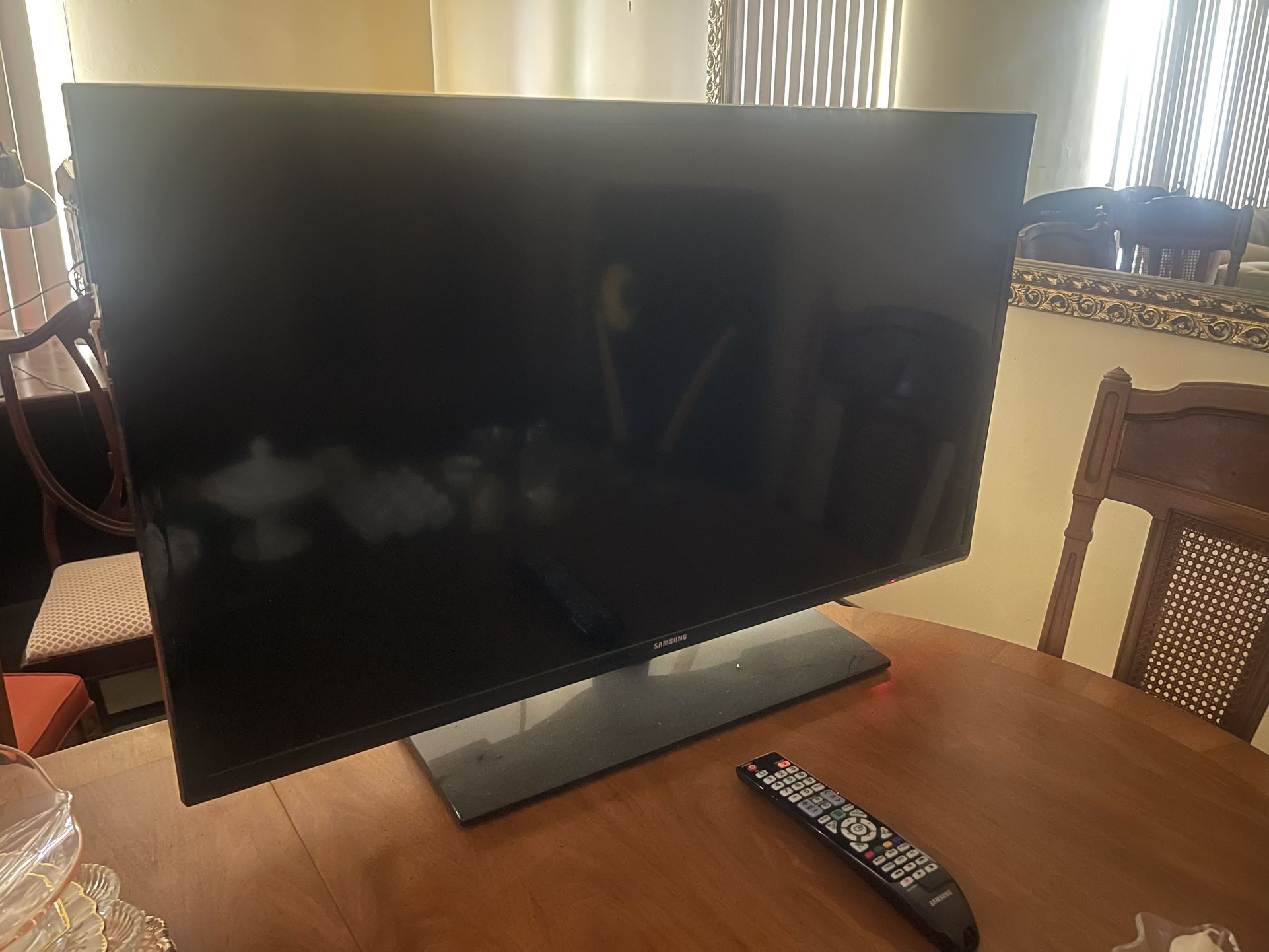 Samsung 40” TV