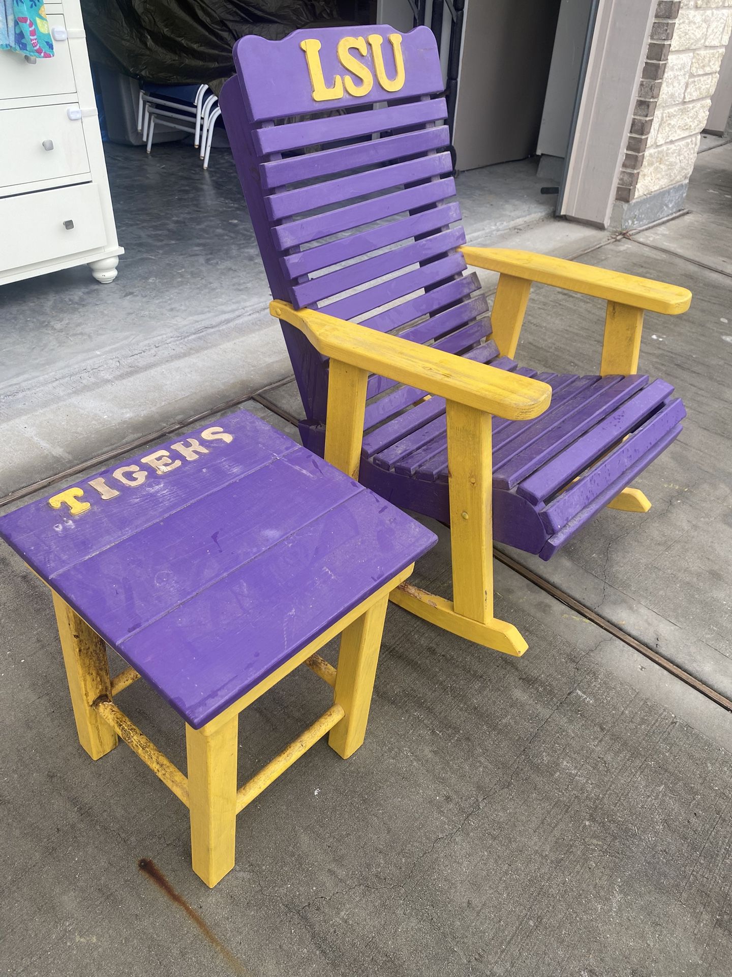 LSU ROCKING CHAIR AND TABLE