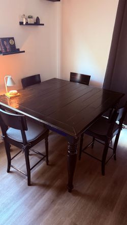 Vintage-Style Solid Wood Dining Table Set w/ 4 Chairs & Leaf