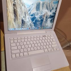 Excellent Macbook A1181 W OFFICE ,GARAGE BAND,CLEAN ICLOUD UNLOCKED.