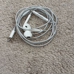 Iphone Earbuds with lighting jack