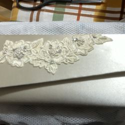 Beautiful Appliqué Purse (white)