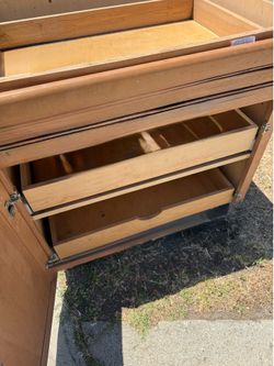 Kitchen cabinet