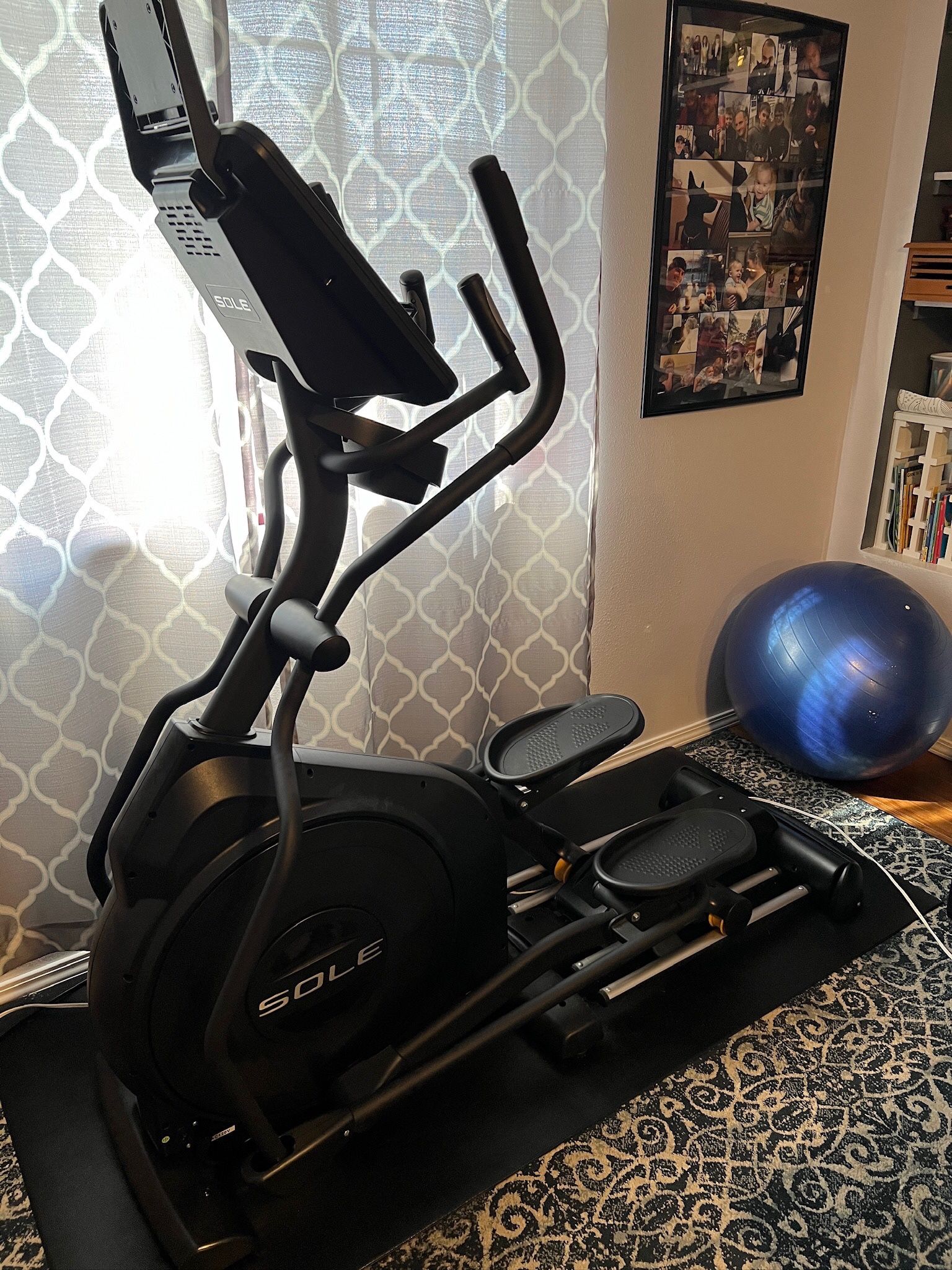 SOLE E25 Elliptical Trainer