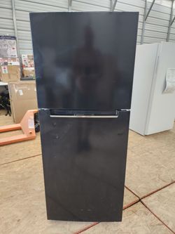 New Never Used Refrigerator PLEASE READ FULL DESCRIPTION