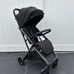New Icon Travel Stroller / Black Compact Stroller 