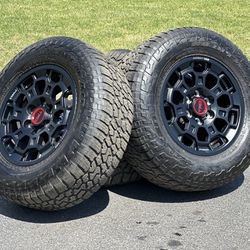 Like NEW 2023 OEM Toyota 18” TRD PRO Tundra wheels black BBS rims 6x5.5 Falken tires All Terrain Sequoia 6 lug