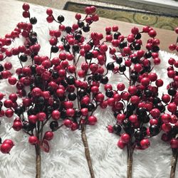 Artificial Christmas Holly Berries Stems for Crafts Faux Holly for Christmas Wreath Christmas Tree Table Kitchen Wall Decor. 