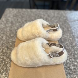 UGGS Tan Fluff Slides