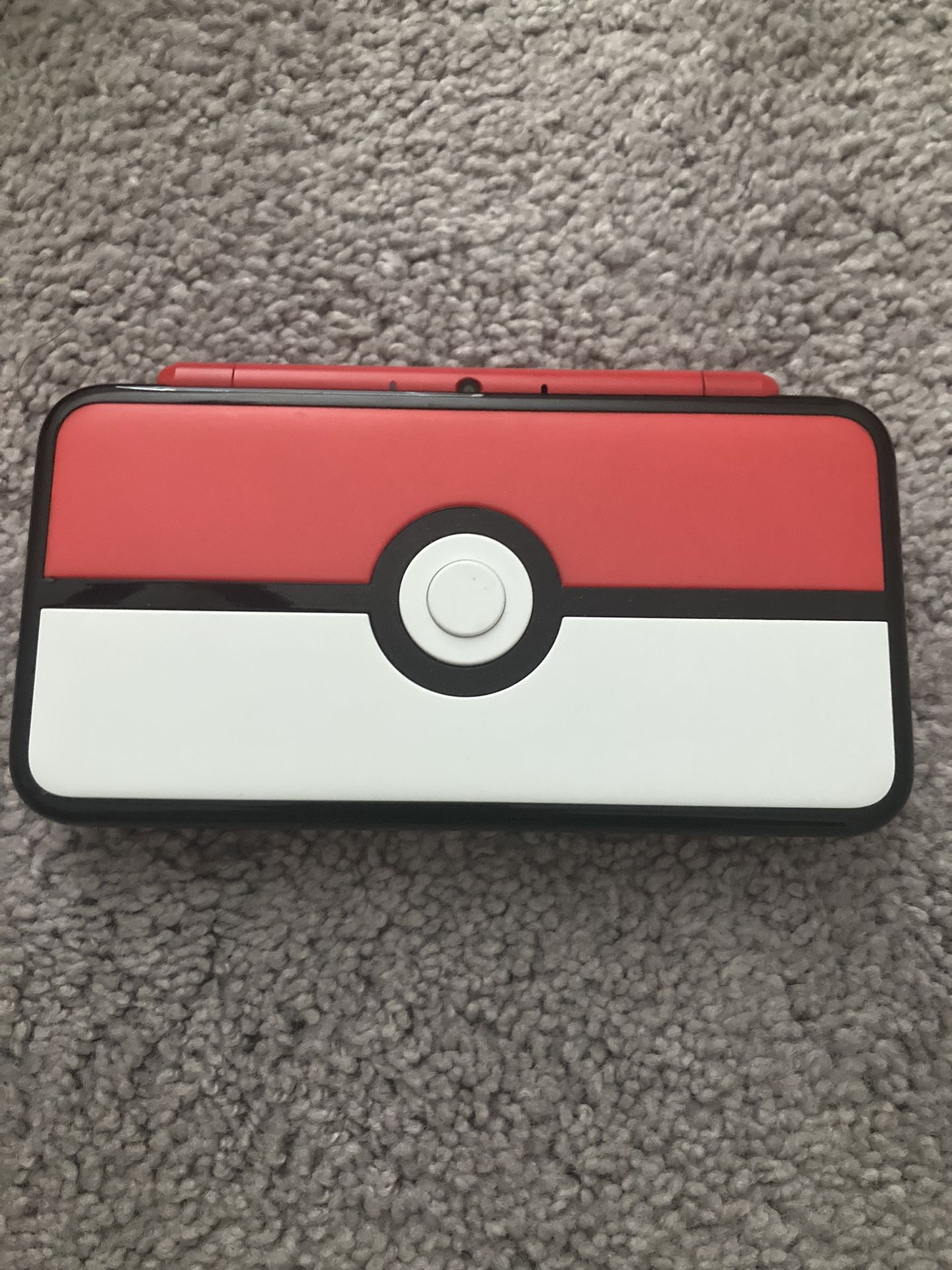 Nintendo 2DS XL Limited Edition Pokeball