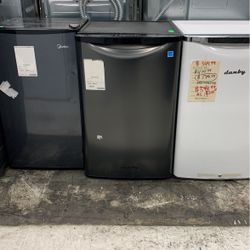 Danby Contemporary Classic Compact Fridge 