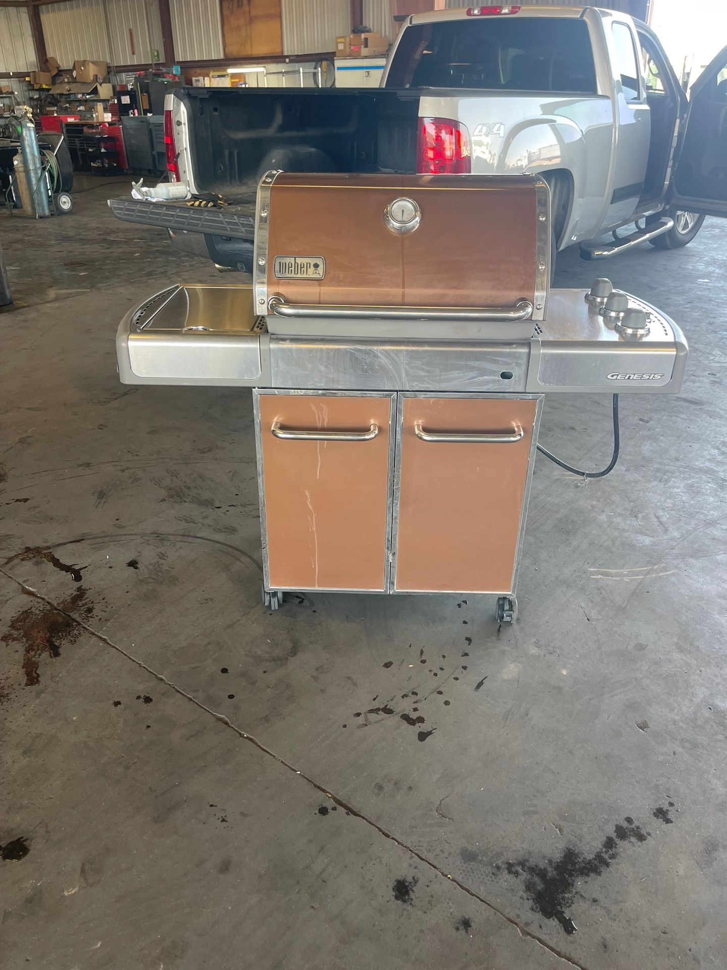 Weber Genesis Grill, BBQ, side burner, cabinets with tank