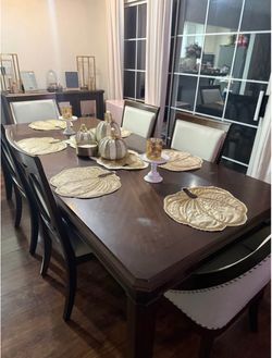 Living room and dinning room furniture need to sell