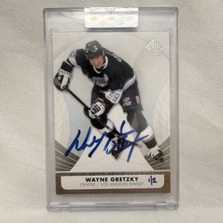 Wayne gretzky 1/2 on card auto 2019-20 buybacks upper deck