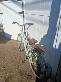 Schwinn perfect to ride at beaches, original complete 7 speed. Beautiful.