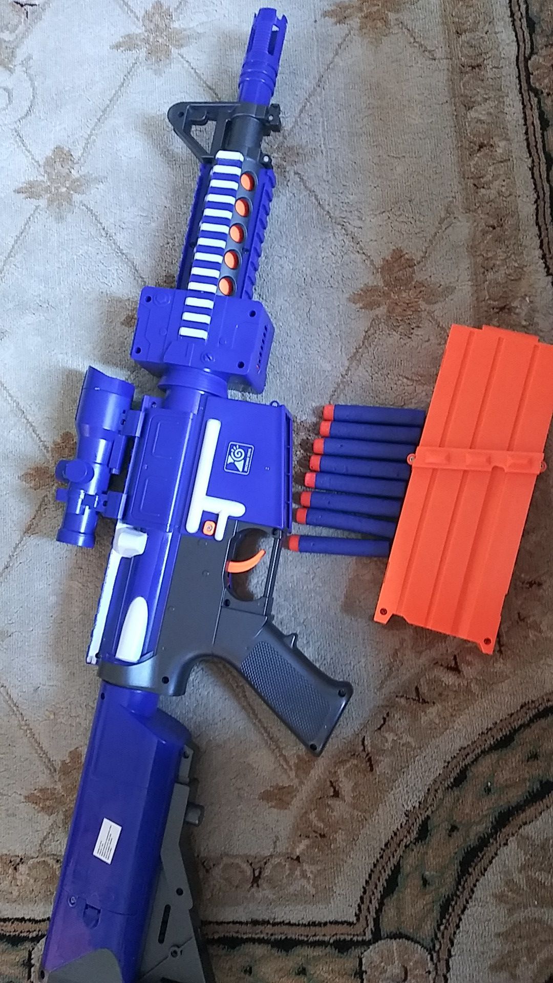 Nerf gun with 8 ammo and mag with scope.