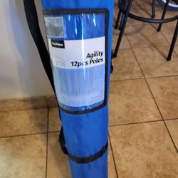 12 PCS DOG AGILITY.. NEW.  $30 FIRM PRICE 