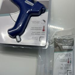 Ashland Glue Gun and 20 Pc Of Glue Sticks 