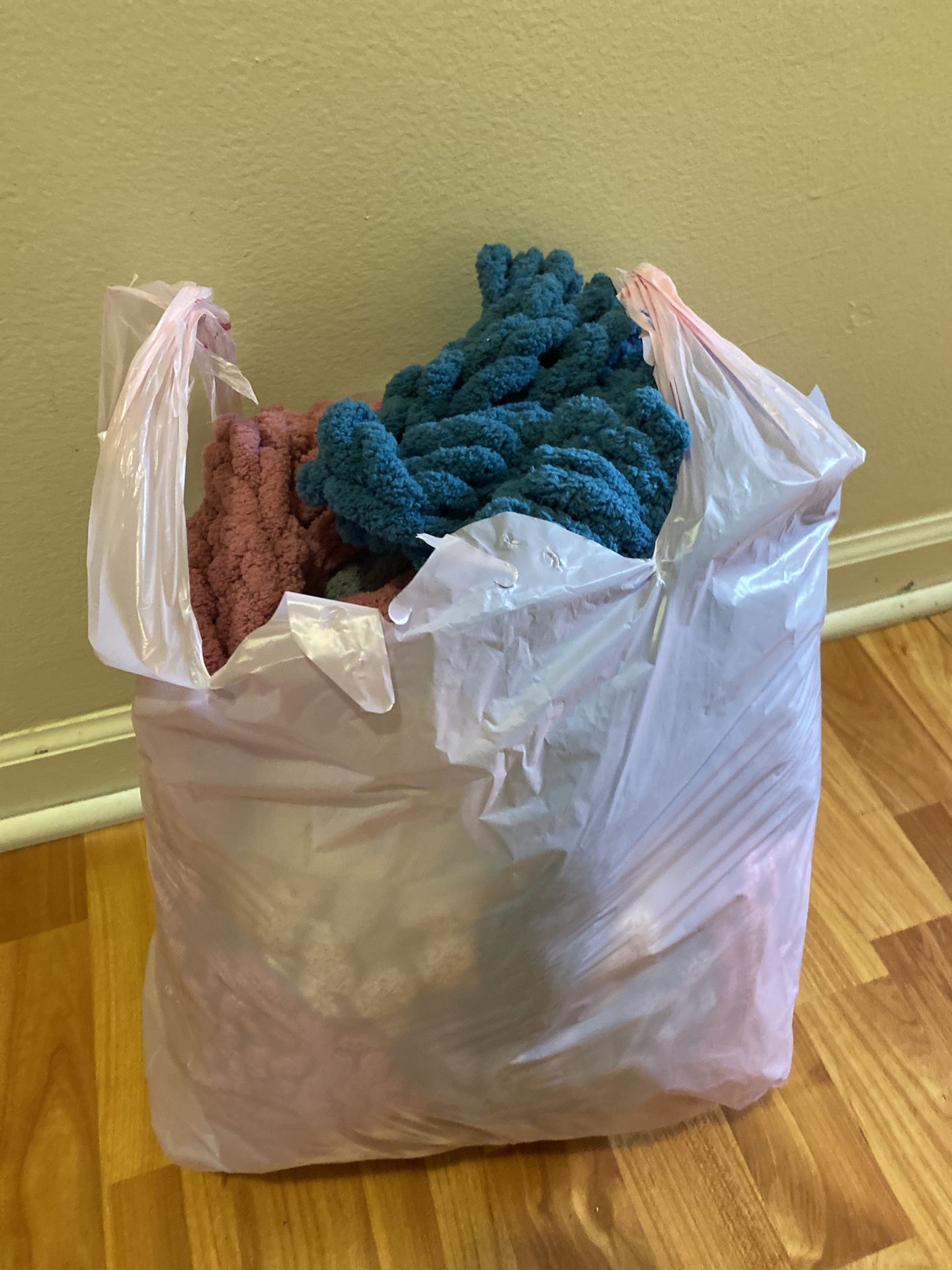 Pillows, fluffy yarn, pink vase