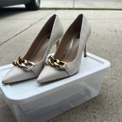 Size 8 Cream/off-white Heels/Pumps