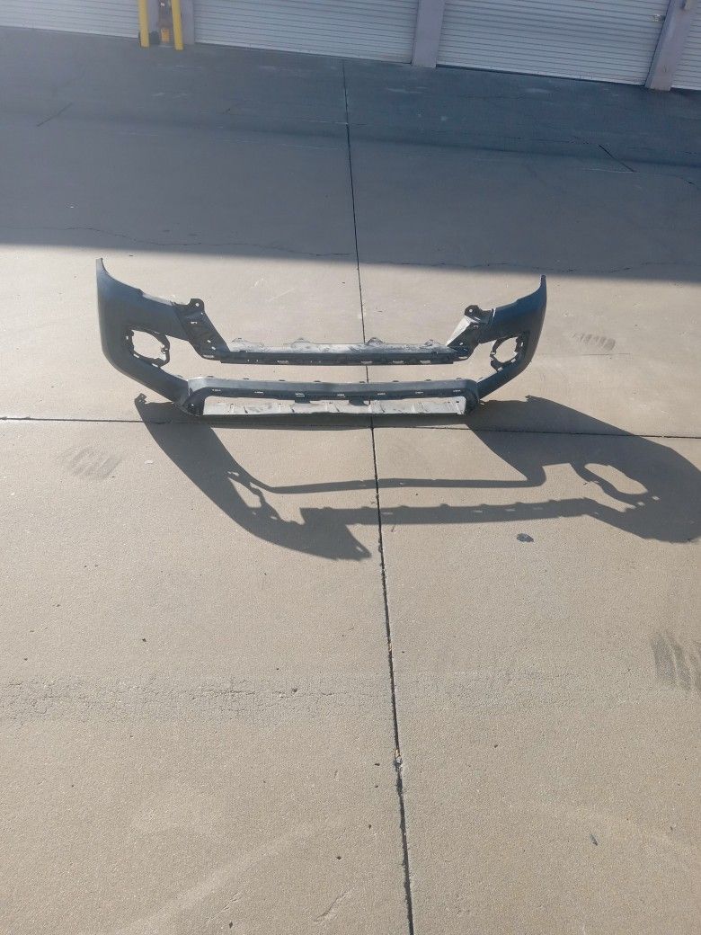 16 To 23 Front Bumper Toyota Tacoma ( Oem)