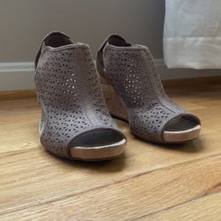 Women’s Shoes