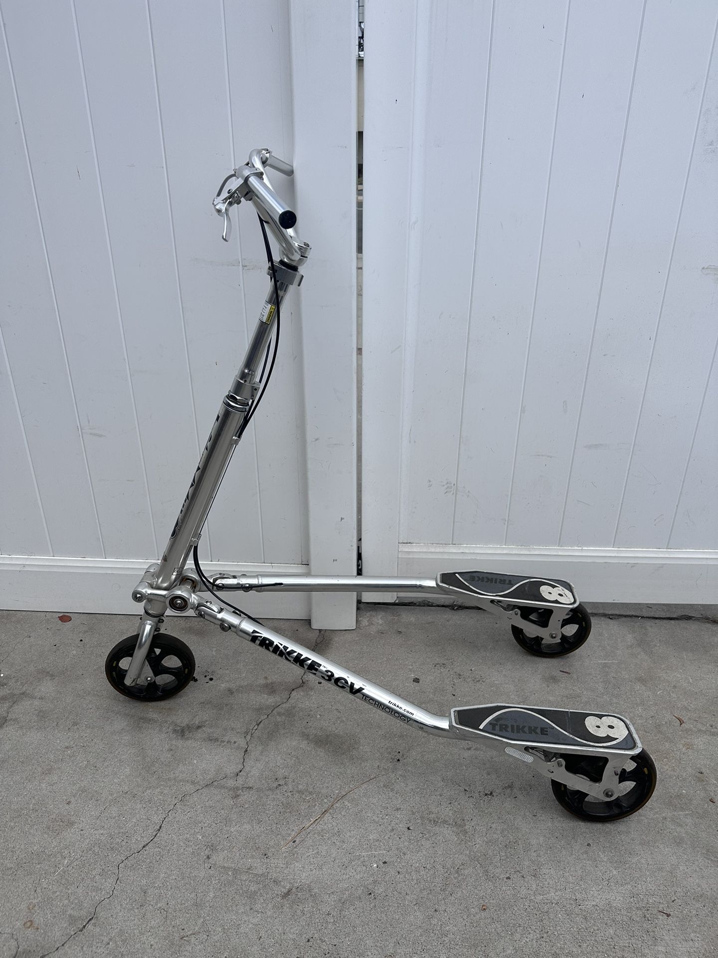 Trikke 8 3CV 3-Wheel Carving Scooter Cambering Bike Trike 3