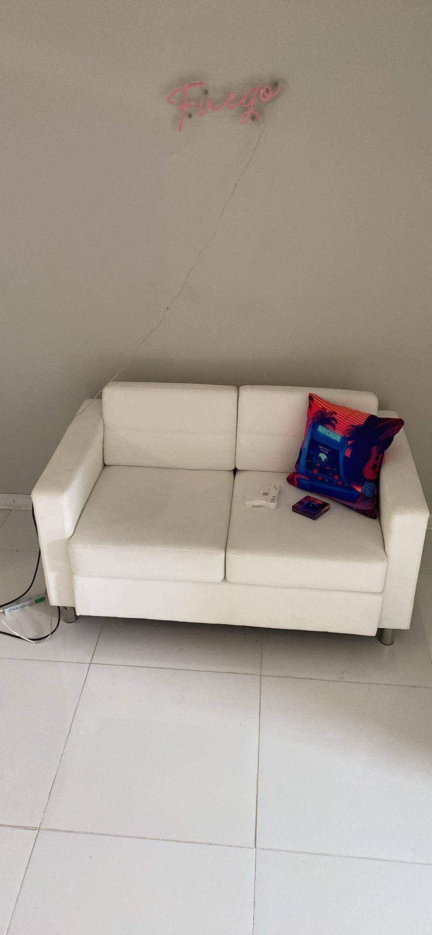 White Sofa(Make An Offer)