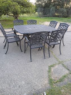 Patio Furniture Table and 8 Chairs
