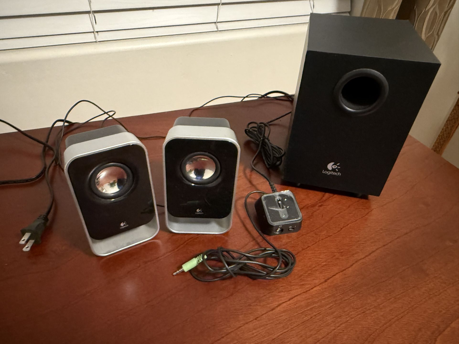 Logitech LS21 Multimedia Speakers N Subwoofer