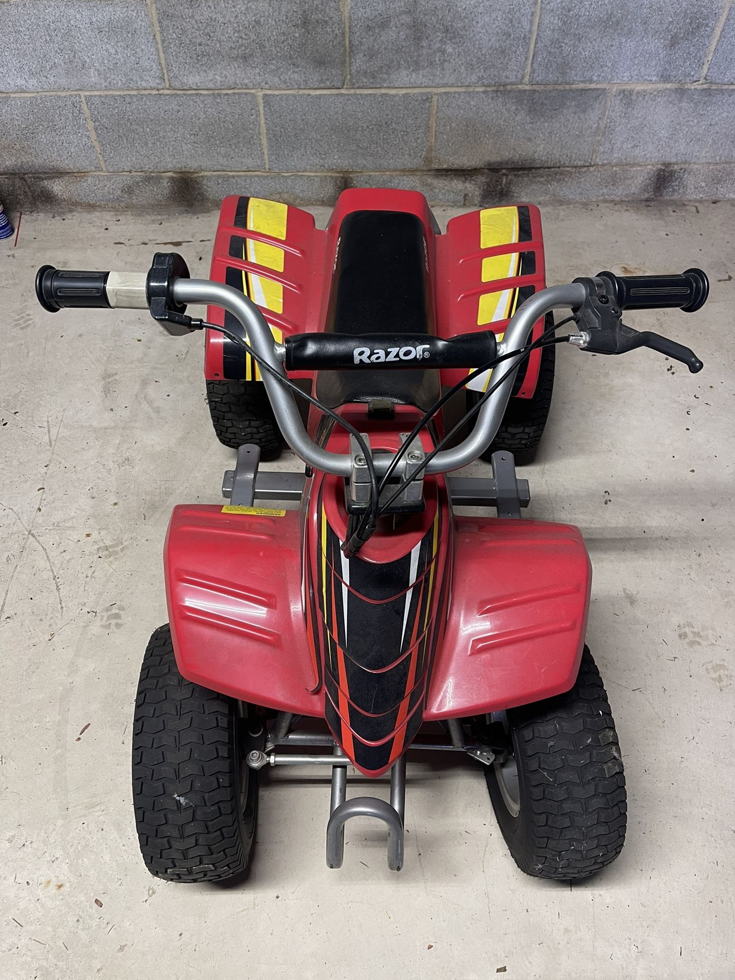 Razor Dirt Quad Racer