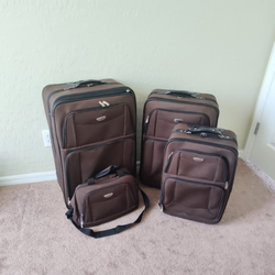 Docker 4 piece luggage set