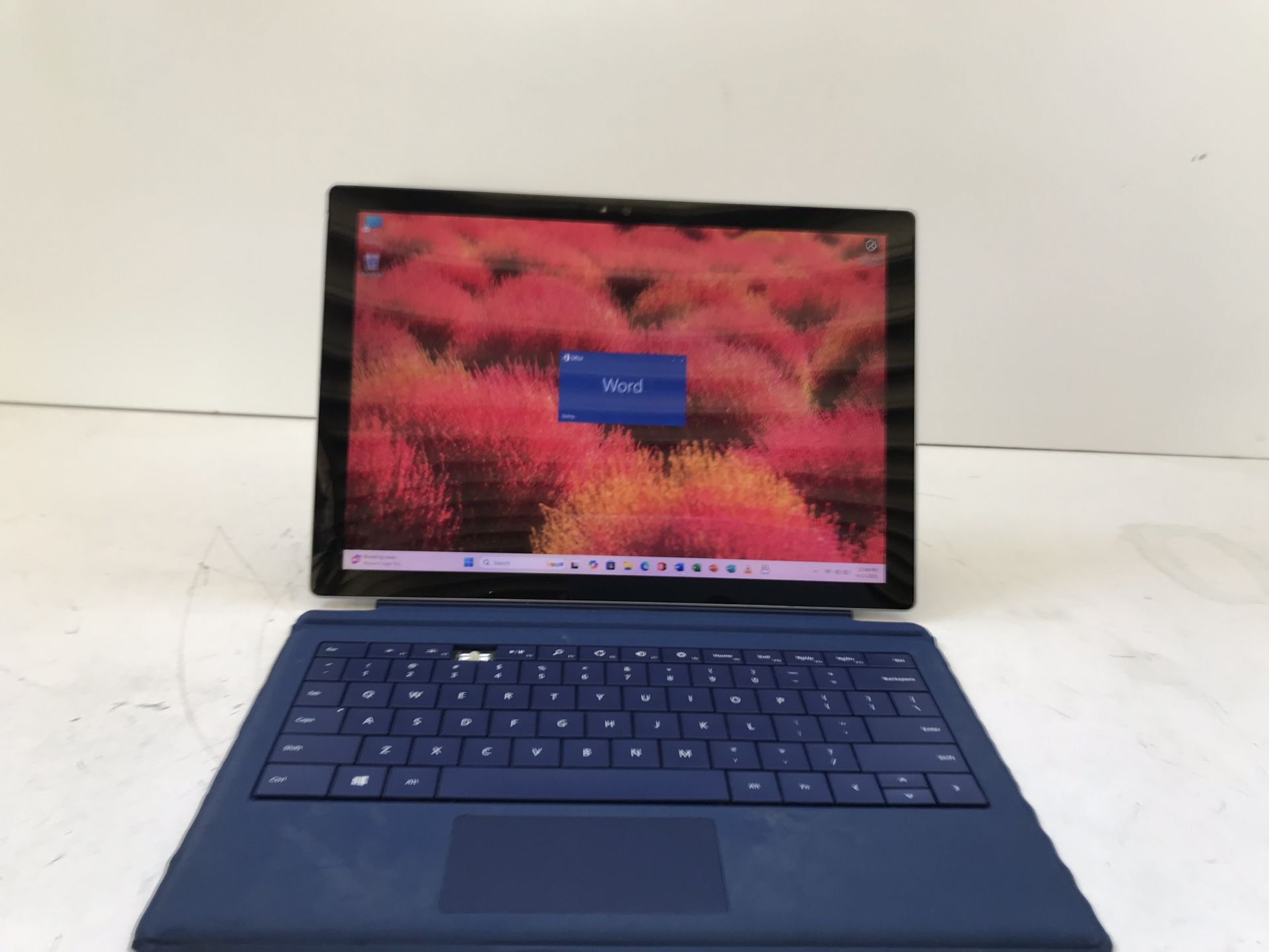 **Microsoft Surface Pro 4 w/Microsoft Office Suite* *Windows 11 Pro. Full Activate. * Price $90