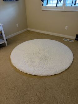 Round area rug