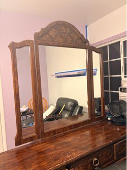 Mirror dresser