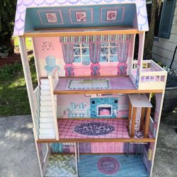 Kidkraft DollHouse 