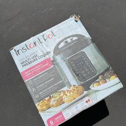 NEW INSTANT POT PRESSURE COOKER 