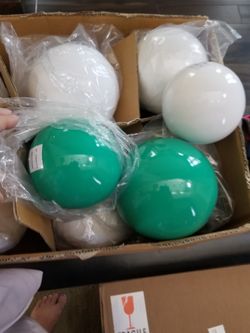 Decorative Turquoise and White Circular Plastic Pobs