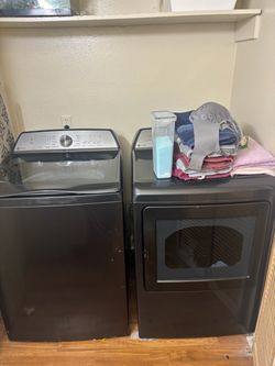 Washer dryer set