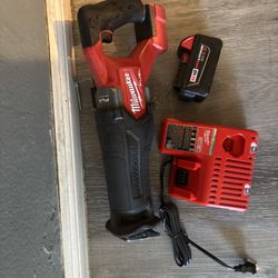 Saw Saw Usado Con Pila Nueva Y Cargadores 