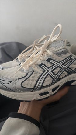 ASICS Gel Sneakers White Silver SIZE 8