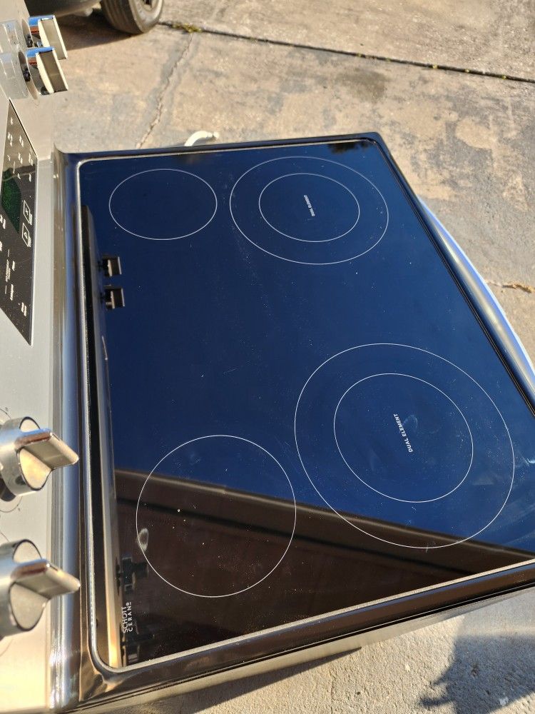 Set New Whirlpool Stove,Dishwasher And Microwave