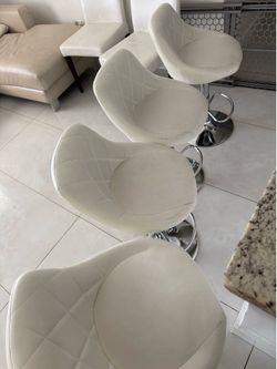 4 Sillas gratis / free