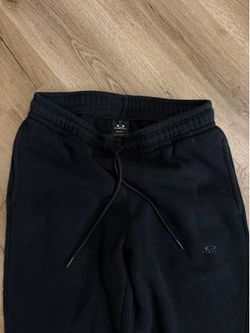 Oakley black sweatpants with adjustable waist #loungewear #athleisure