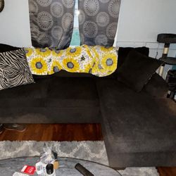 Couch Sectional With/table