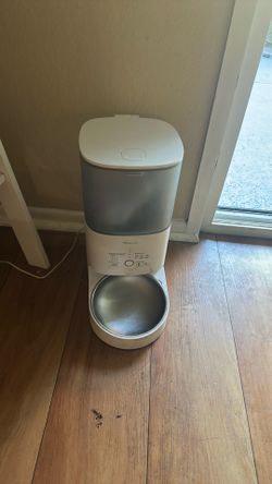 Dog food dispenser