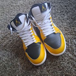 Jordan  1 Mid Yellow Ochre Black