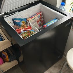 Chest Freezer  5 Cu Black 
