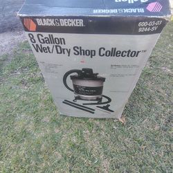 8 Gallon Shop Vac Black Decker Works Great!! 
